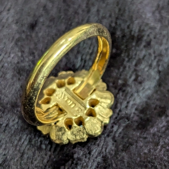 Avon Vintage Gold Tone Peridot Birthstones (August) Ring w/Sizer Size 4 - Picture 2 of 6